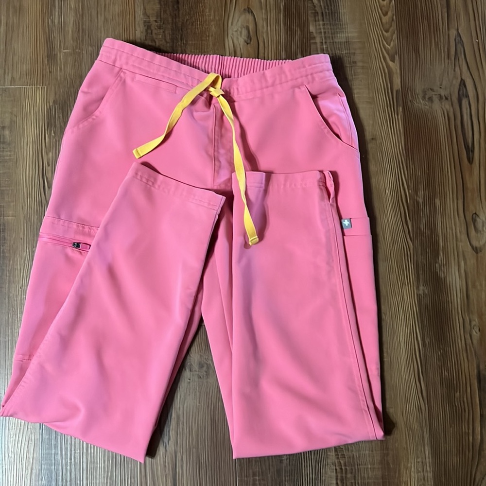 FIGS - NEON PINK  YOLA XS/PETITE